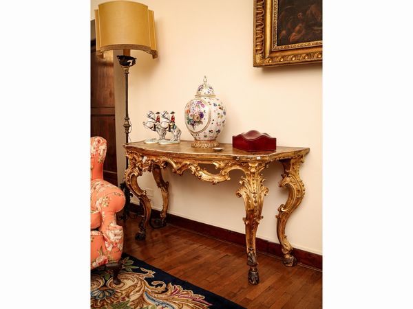 Coppia di console in legno intagliato e dorato  - Asta Arredi e Dipinti dal Castello di Gamberaia a Firenze - Associazione Nazionale - Case d'Asta italiane