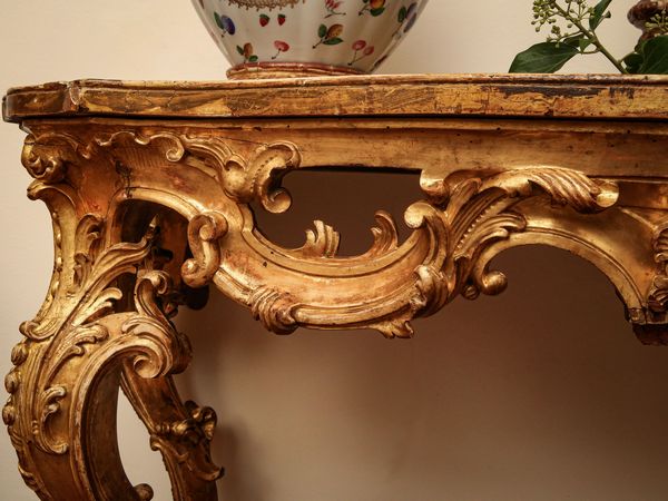 Coppia di console in legno intagliato e dorato  - Asta Arredi e Dipinti dal Castello di Gamberaia a Firenze - Associazione Nazionale - Case d'Asta italiane