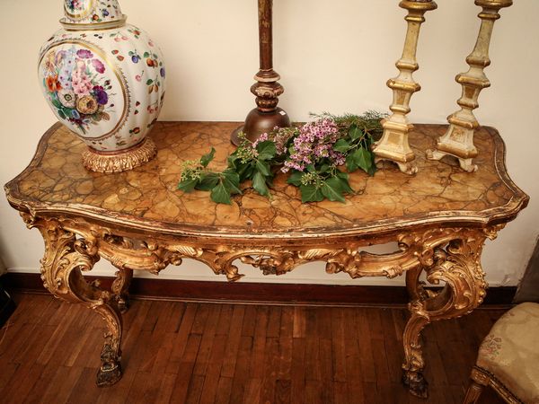 Coppia di console in legno intagliato e dorato  - Asta Arredi e Dipinti dal Castello di Gamberaia a Firenze - Associazione Nazionale - Case d'Asta italiane