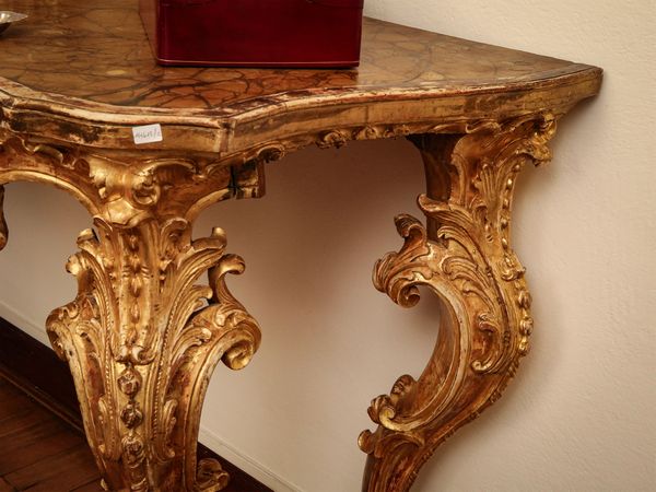 Coppia di console in legno intagliato e dorato  - Asta Arredi e Dipinti dal Castello di Gamberaia a Firenze - Associazione Nazionale - Case d'Asta italiane