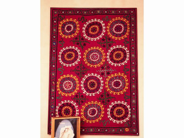 Tessuto Suzani  - Asta Arredi e Dipinti dal Castello di Gamberaia a Firenze - Associazione Nazionale - Case d'Asta italiane