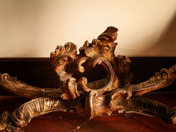 Coppia di console in legno intagliato e dorato  - Asta Arredi e Dipinti dal Castello di Gamberaia a Firenze - Associazione Nazionale - Case d'Asta italiane