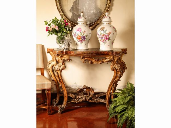 Coppia di console in legno intagliato e dorato  - Asta Arredi e Dipinti dal Castello di Gamberaia a Firenze - Associazione Nazionale - Case d'Asta italiane