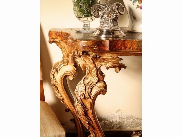 Coppia di console in legno intagliato e dorato  - Asta Arredi e Dipinti dal Castello di Gamberaia a Firenze - Associazione Nazionale - Case d'Asta italiane