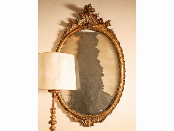 Coppia di cornici ovali in legno intagliato e dorato  - Asta Arredi e Dipinti dal Castello di Gamberaia a Firenze - Associazione Nazionale - Case d'Asta italiane