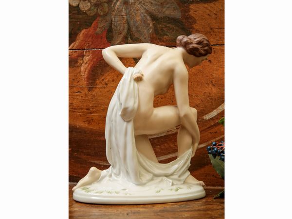 Figura femminile in porcellana, Lisek Fenek per Rosenthal  - Asta Arredi e Dipinti dal Castello di Gamberaia a Firenze - Associazione Nazionale - Case d'Asta italiane