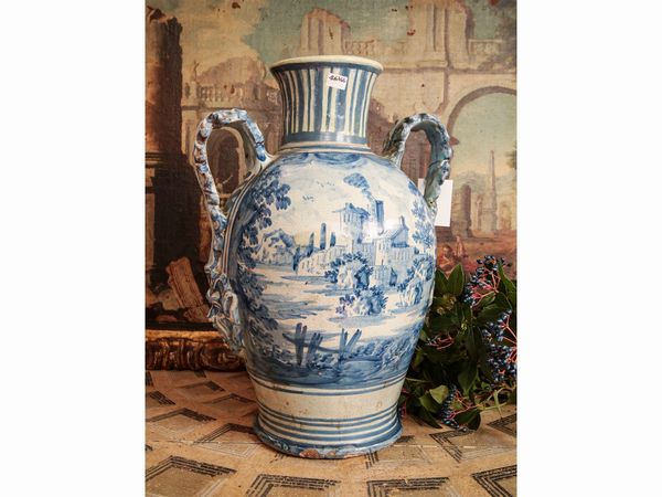 Grande anfora in maiolica  - Asta Arredi e Dipinti dal Castello di Gamberaia a Firenze - Associazione Nazionale - Case d'Asta italiane