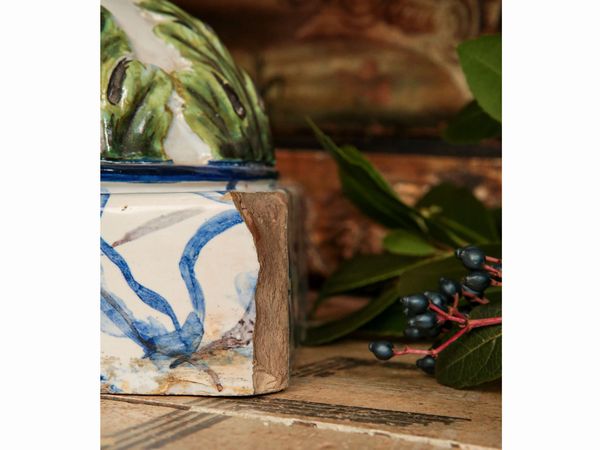 Grande vaso potiches in terracotta invetriata, probabilmente Faenza  - Asta Arredi e Dipinti dal Castello di Gamberaia a Firenze - Associazione Nazionale - Case d'Asta italiane