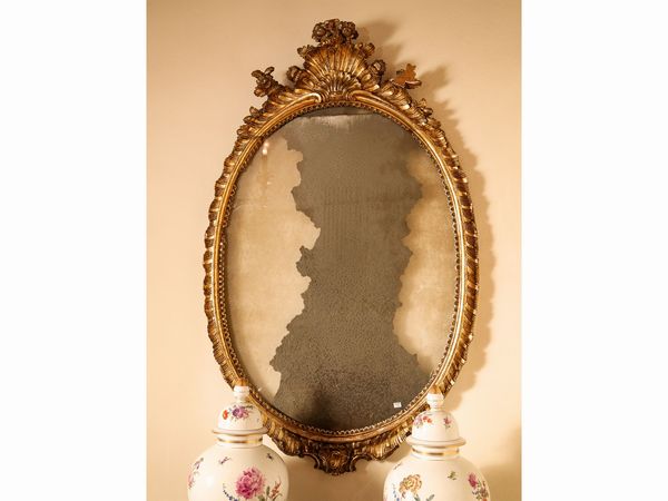 Coppia di cornici ovali in legno intagliato e dorato  - Asta Arredi e Dipinti dal Castello di Gamberaia a Firenze - Associazione Nazionale - Case d'Asta italiane