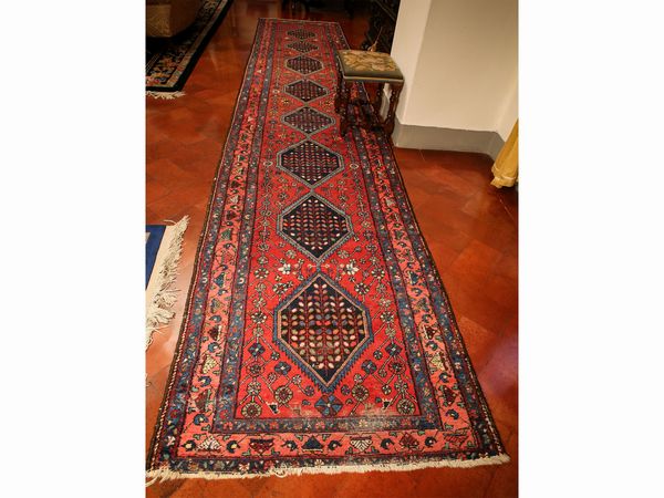 Tappeto galleria caucasico di vecchia manifattura  - Asta Arredi e Dipinti dal Castello di Gamberaia a Firenze - Associazione Nazionale - Case d'Asta italiane