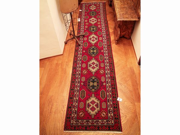 Tappeto galleria caucasico Shrwan  - Asta Arredi e Dipinti dal Castello di Gamberaia a Firenze - Associazione Nazionale - Case d'Asta italiane