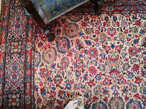 Tappeto persiano  - Asta Arredi e Dipinti dal Castello di Gamberaia a Firenze - Associazione Nazionale - Case d'Asta italiane