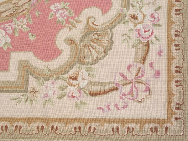 Tappeto realizzato a piccolo punto in stile Aubusson  - Asta Arredi e Dipinti dal Castello di Gamberaia a Firenze - Associazione Nazionale - Case d'Asta italiane