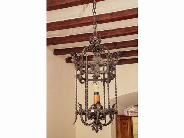 Lanterna in ferro battuto  - Asta Arredi e Dipinti dal Castello di Gamberaia a Firenze - Associazione Nazionale - Case d'Asta italiane