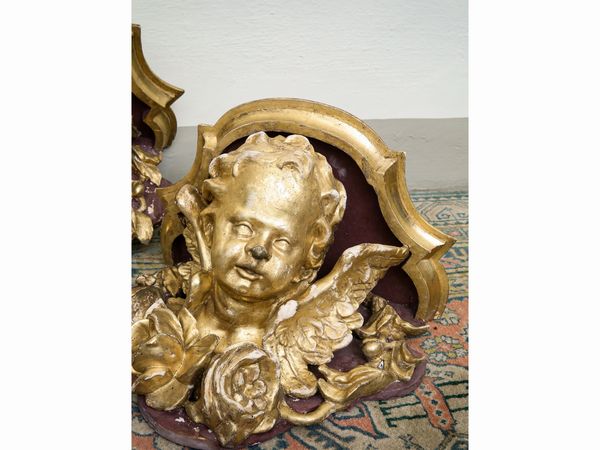 Coppia di mensole in legno intagliato e dorato  - Asta Arredi e Dipinti dal Castello di Gamberaia a Firenze - Associazione Nazionale - Case d'Asta italiane