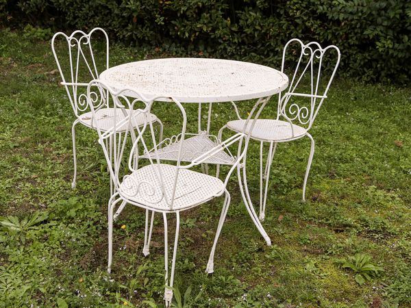 Set da giardino in ferro battuto laccato bianco  - Asta Arredi e Dipinti dal Castello di Gamberaia a Firenze - Associazione Nazionale - Case d'Asta italiane