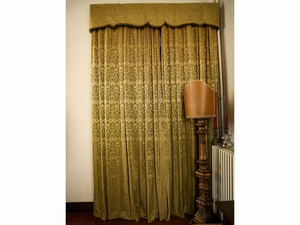 Due coppie di tendoni in damasco di seta  - Asta Arredi e Dipinti dal Castello di Gamberaia a Firenze - Associazione Nazionale - Case d'Asta italiane