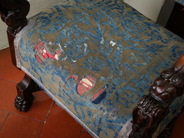 Coppia di seggioloni in noce  - Asta Arredi e Dipinti dal Castello di Gamberaia a Firenze - Associazione Nazionale - Case d'Asta italiane