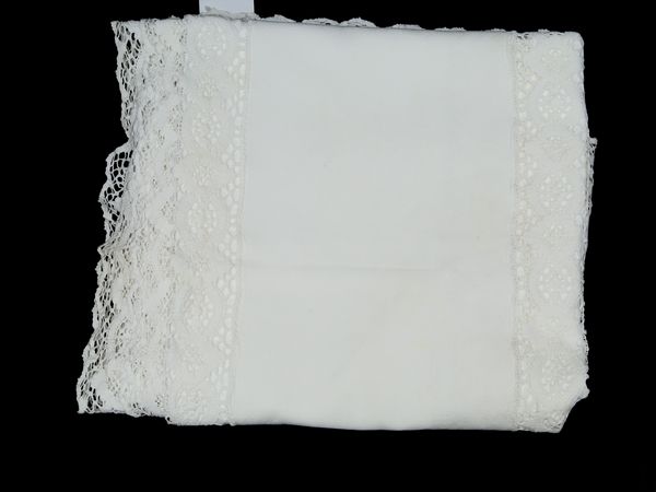 Tovaglia in lino  - Asta Arredi e Dipinti dal Castello di Gamberaia a Firenze - Associazione Nazionale - Case d'Asta italiane