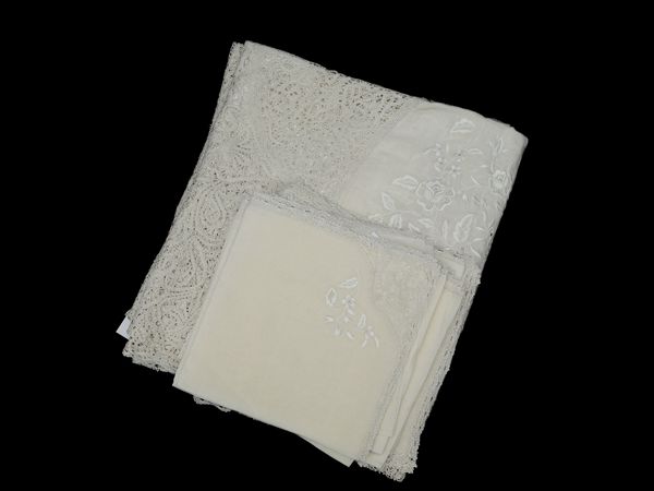 Tovaglia in lino  - Asta Arredi e Dipinti dal Castello di Gamberaia a Firenze - Associazione Nazionale - Case d'Asta italiane