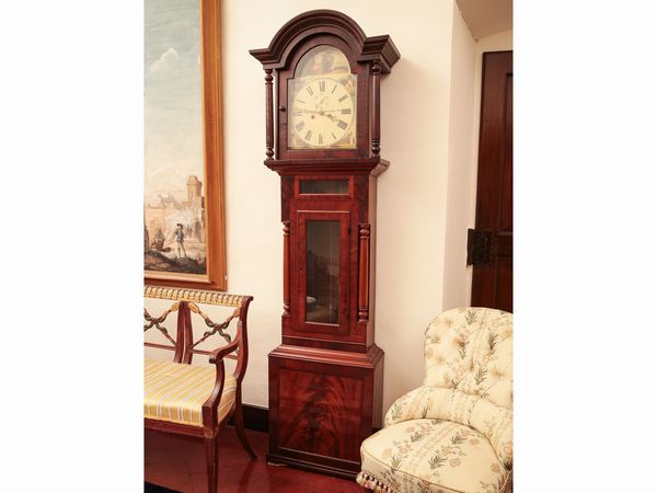 Orologio a torre in mogano e piuma di mogano  - Asta Arredi e Dipinti dal Castello di Gamberaia a Firenze - Associazione Nazionale - Case d'Asta italiane