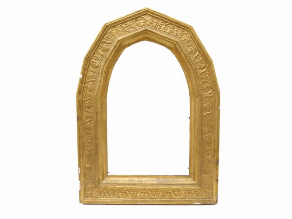 Cornice centinata in legno intagliato e dorato e pastiglia  - Asta Arredi e Dipinti dal Castello di Gamberaia a Firenze - Associazione Nazionale - Case d'Asta italiane