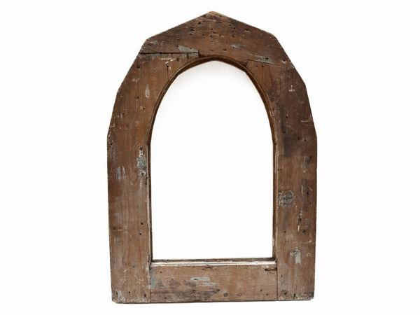 Cornice centinata in legno intagliato e dorato e pastiglia  - Asta Arredi e Dipinti dal Castello di Gamberaia a Firenze - Associazione Nazionale - Case d'Asta italiane