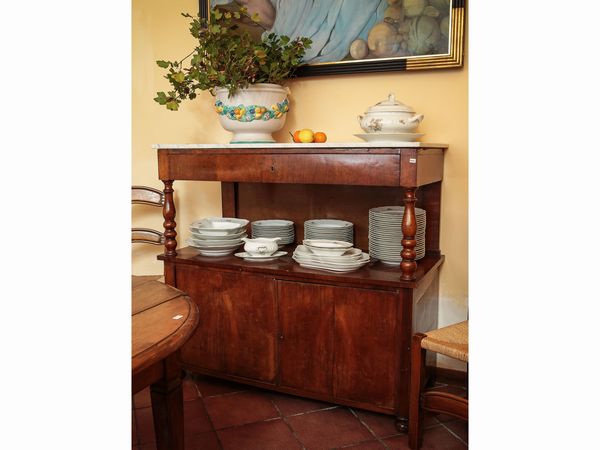 Credenza impiallacciata in noce  - Asta Arredi e Dipinti dal Castello di Gamberaia a Firenze - Associazione Nazionale - Case d'Asta italiane