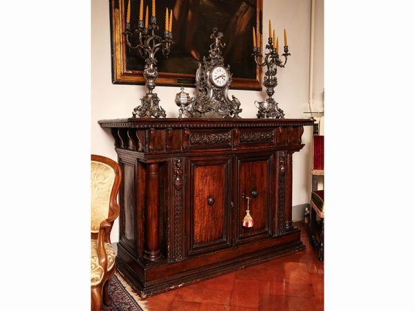 Credenza in noce  - Asta Arredi e Dipinti dal Castello di Gamberaia a Firenze - Associazione Nazionale - Case d'Asta italiane