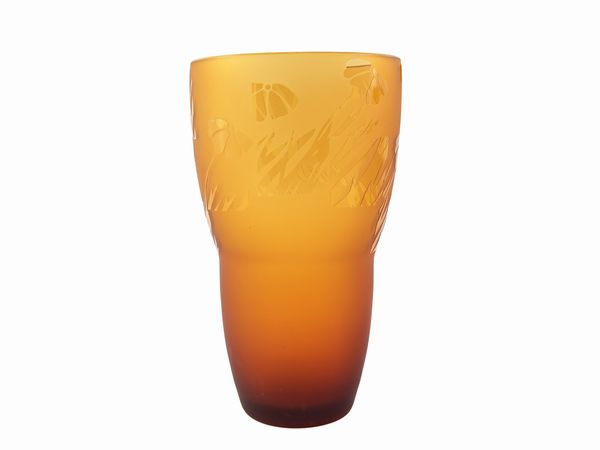 Vaso in vetro color ambra  - Asta Arredi e Dipinti dal Castello di Gamberaia a Firenze - Associazione Nazionale - Case d'Asta italiane