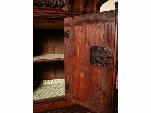 Credenza in noce  - Asta Arredi e Dipinti dal Castello di Gamberaia a Firenze - Associazione Nazionale - Case d'Asta italiane