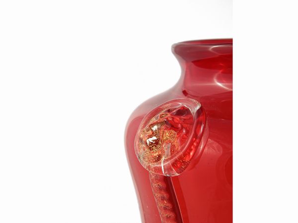 Vaso in vetro soffiato rosso rubino  - Asta Arredi e Dipinti dal Castello di Gamberaia a Firenze - Associazione Nazionale - Case d'Asta italiane