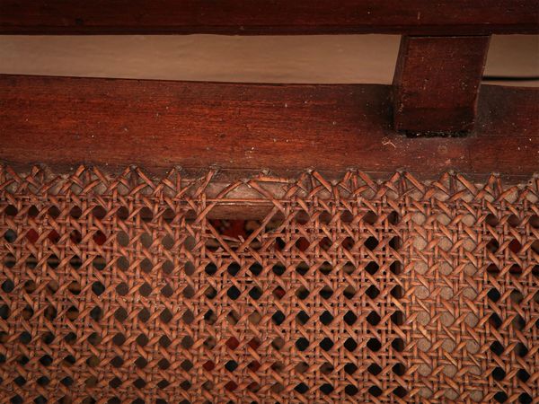 Divano e serie di cinque poltrone in noce  - Asta Arredi e Dipinti dal Castello di Gamberaia a Firenze - Associazione Nazionale - Case d'Asta italiane