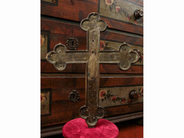 Antica croce astile in bronzo  - Asta Arredi e Dipinti dal Castello di Gamberaia a Firenze - Associazione Nazionale - Case d'Asta italiane