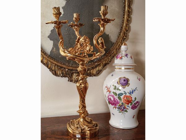 Coppia di grandi candelabri in bronzo dorato  - Asta Arredi e Dipinti dal Castello di Gamberaia a Firenze - Associazione Nazionale - Case d'Asta italiane