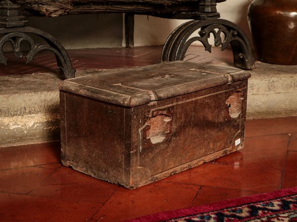 Scatola elemosiniere in noce  - Asta Arredi e Dipinti dal Castello di Gamberaia a Firenze - Associazione Nazionale - Case d'Asta italiane
