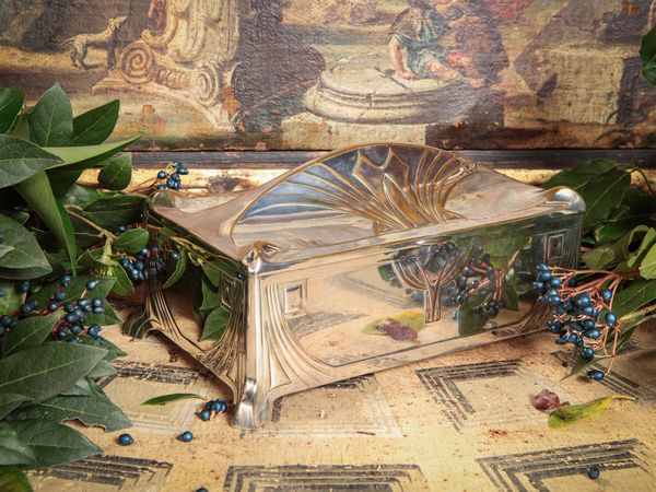 Scatola in metallo argentato, VMF  - Asta Arredi e Dipinti dal Castello di Gamberaia a Firenze - Associazione Nazionale - Case d'Asta italiane