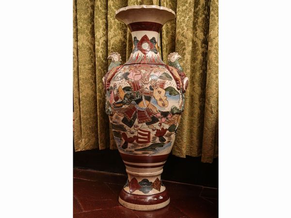 Grande vaso in porcellana Satsuma  - Asta Arredi e Dipinti dal Castello di Gamberaia a Firenze - Associazione Nazionale - Case d'Asta italiane