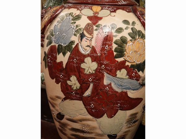Grande vaso in porcellana Satsuma  - Asta Arredi e Dipinti dal Castello di Gamberaia a Firenze - Associazione Nazionale - Case d'Asta italiane
