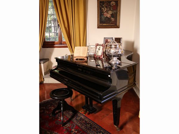 Pianoforte a mezza coda in legno ebanizzato, C. Bechstein Berlin  - Asta Arredi e Dipinti dal Castello di Gamberaia a Firenze - Associazione Nazionale - Case d'Asta italiane
