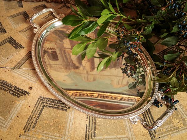 Piccolo vassoio ovale in argento  - Asta Arredi e Dipinti dal Castello di Gamberaia a Firenze - Associazione Nazionale - Case d'Asta italiane