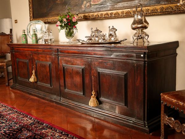 Grande credenza in noce  - Asta Arredi e Dipinti dal Castello di Gamberaia a Firenze - Associazione Nazionale - Case d'Asta italiane