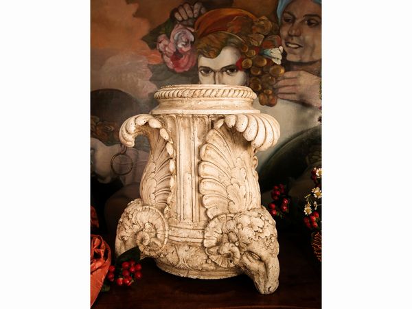 Capitello in legno e materiale composito laccato bianco  - Asta Arredi e Dipinti dal Castello di Gamberaia a Firenze - Associazione Nazionale - Case d'Asta italiane