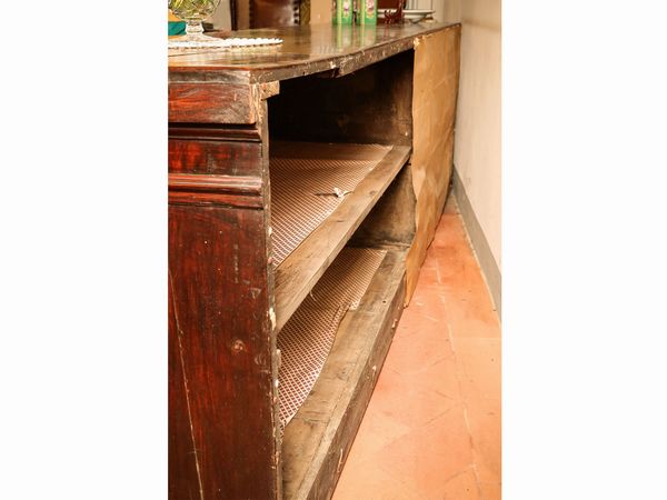 Grande credenza in noce  - Asta Arredi e Dipinti dal Castello di Gamberaia a Firenze - Associazione Nazionale - Case d'Asta italiane