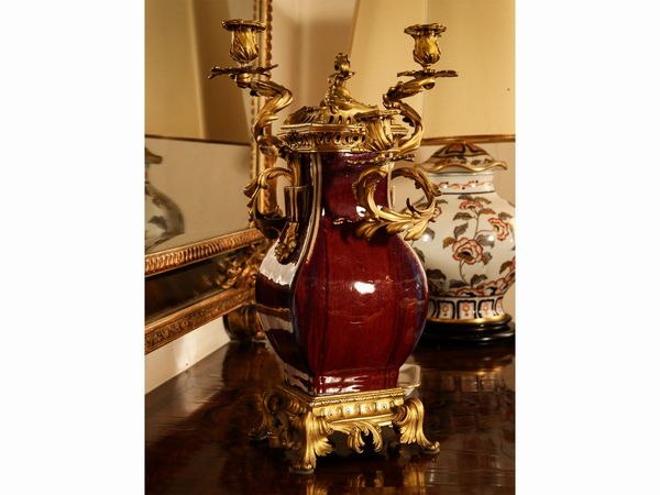 Grande vaso in porcellana rossa  - Asta Arredi e Dipinti dal Castello di Gamberaia a Firenze - Associazione Nazionale - Case d'Asta italiane