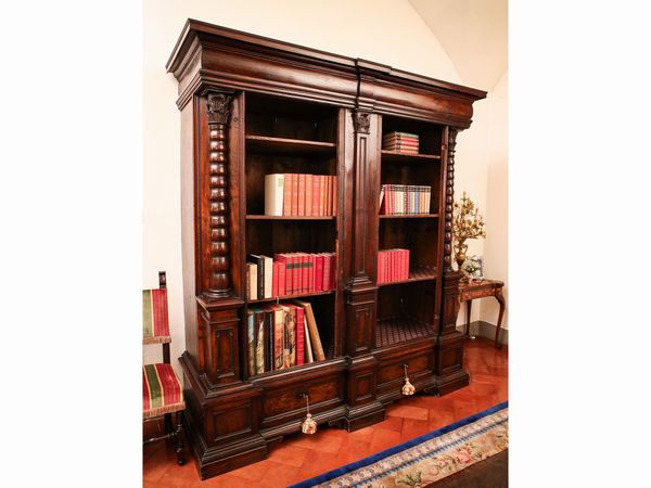 Grande libreria a giorno in noce e legno tenero  - Asta Arredi e Dipinti dal Castello di Gamberaia a Firenze - Associazione Nazionale - Case d'Asta italiane