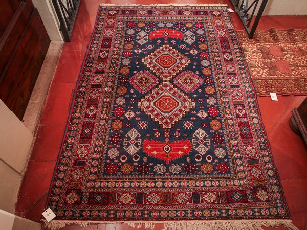 Tappeto caucasico di vecchia manifattura  - Asta Arredi e Dipinti dal Castello di Gamberaia a Firenze - Associazione Nazionale - Case d'Asta italiane