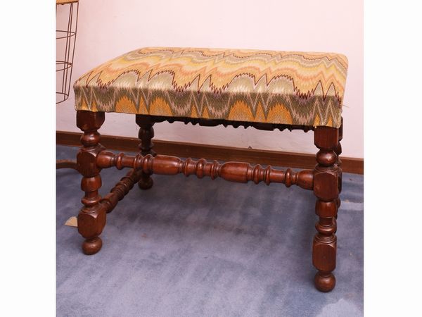 Grande sgabello in noce  - Asta Arredi e Dipinti dal Castello di Gamberaia a Firenze - Associazione Nazionale - Case d'Asta italiane