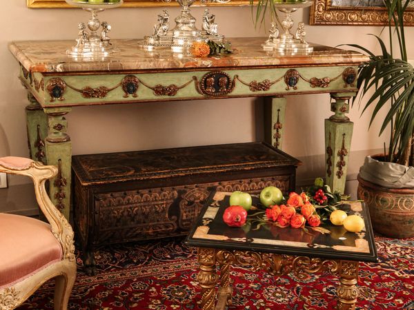 Console in legno laccato verde acqua e lumeggiato in oro  - Asta Arredi e Dipinti dal Castello di Gamberaia a Firenze - Associazione Nazionale - Case d'Asta italiane