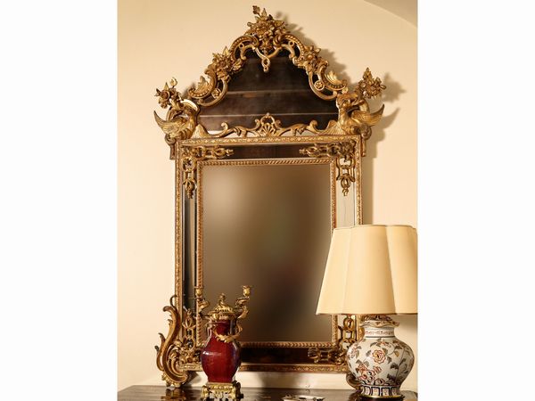 Grande specchiera con cornice in legno intagliato e dorato  - Asta Arredi e Dipinti dal Castello di Gamberaia a Firenze - Associazione Nazionale - Case d'Asta italiane